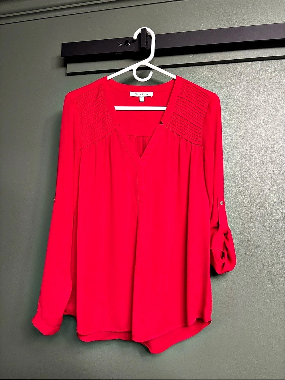 Black Raintn Pleated Blouse in Coral Like New